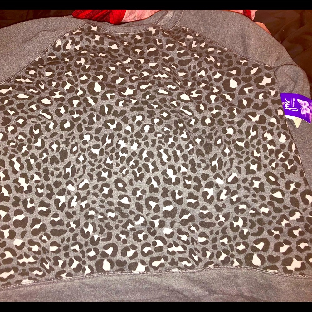 NWT size 2x grey leopard sweatshirt